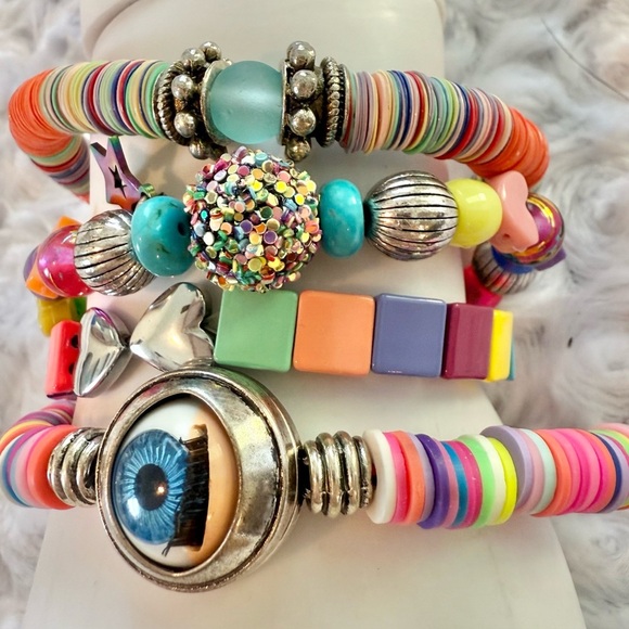 Colorful Handmade Bracelet Set with Blinking Eye - Picture 4 of 5